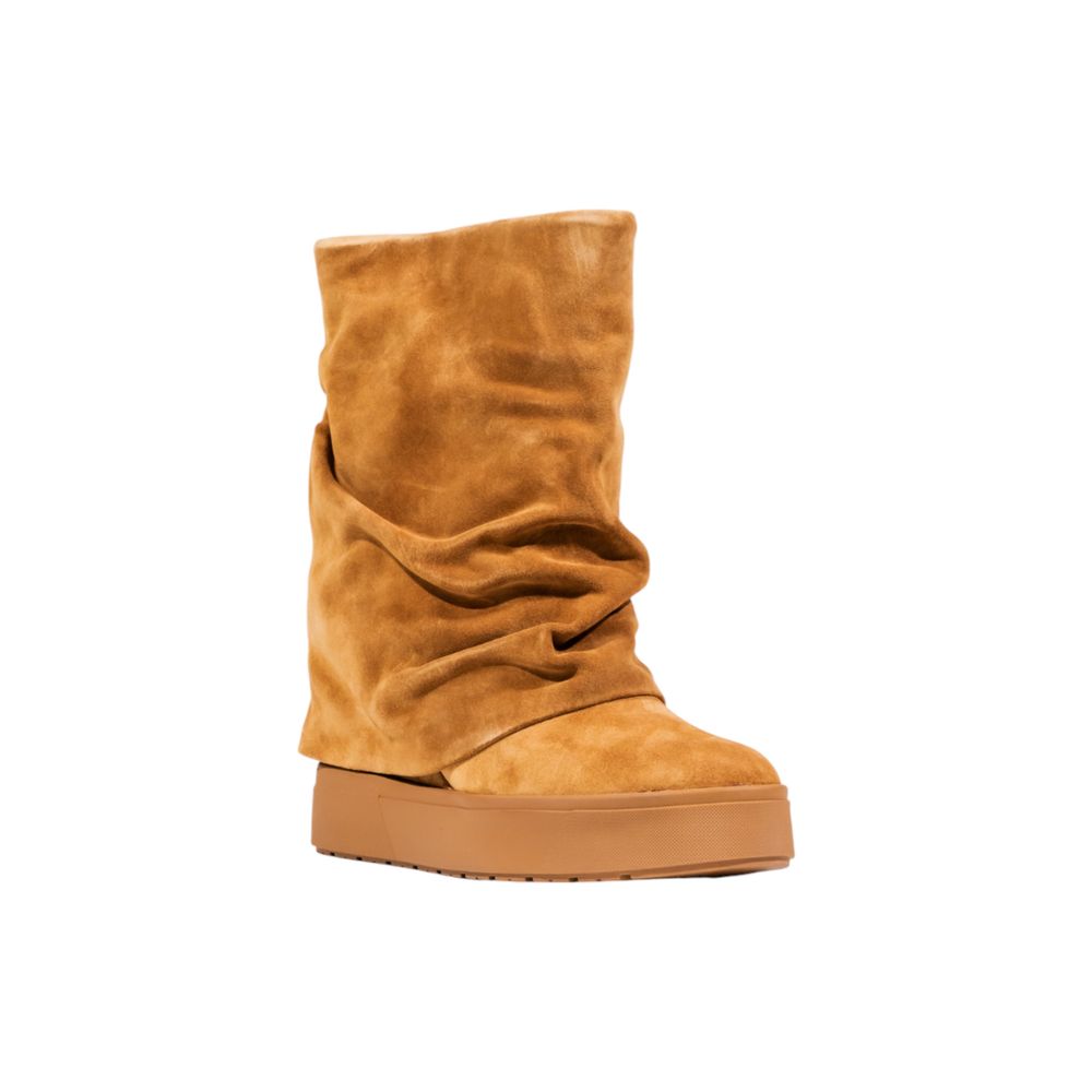 Bota de cano curto Guess