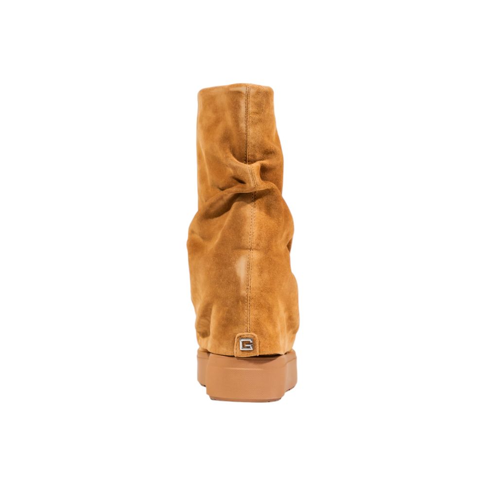 Bota de cano curto Guess