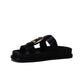 Chinelo com Fivela Dourada