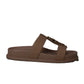 Chinelo com Fivela Dourada