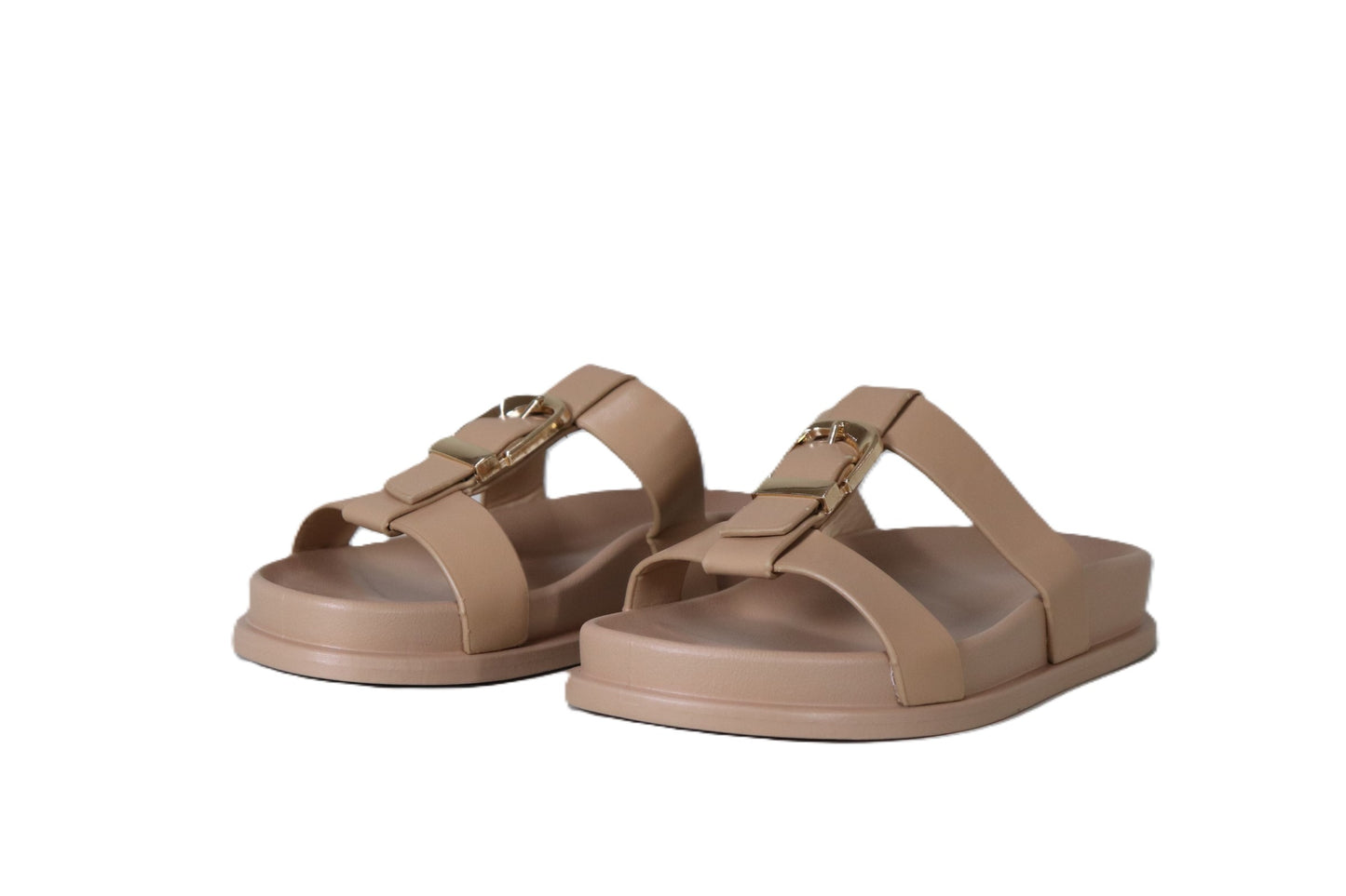 Chinelo com Fivela Dourada