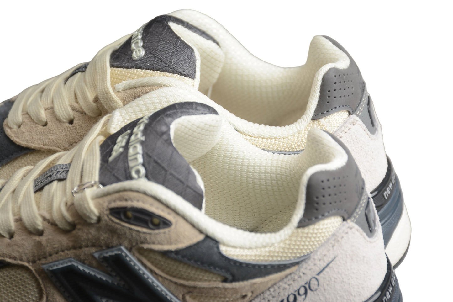 New Balance 990v3