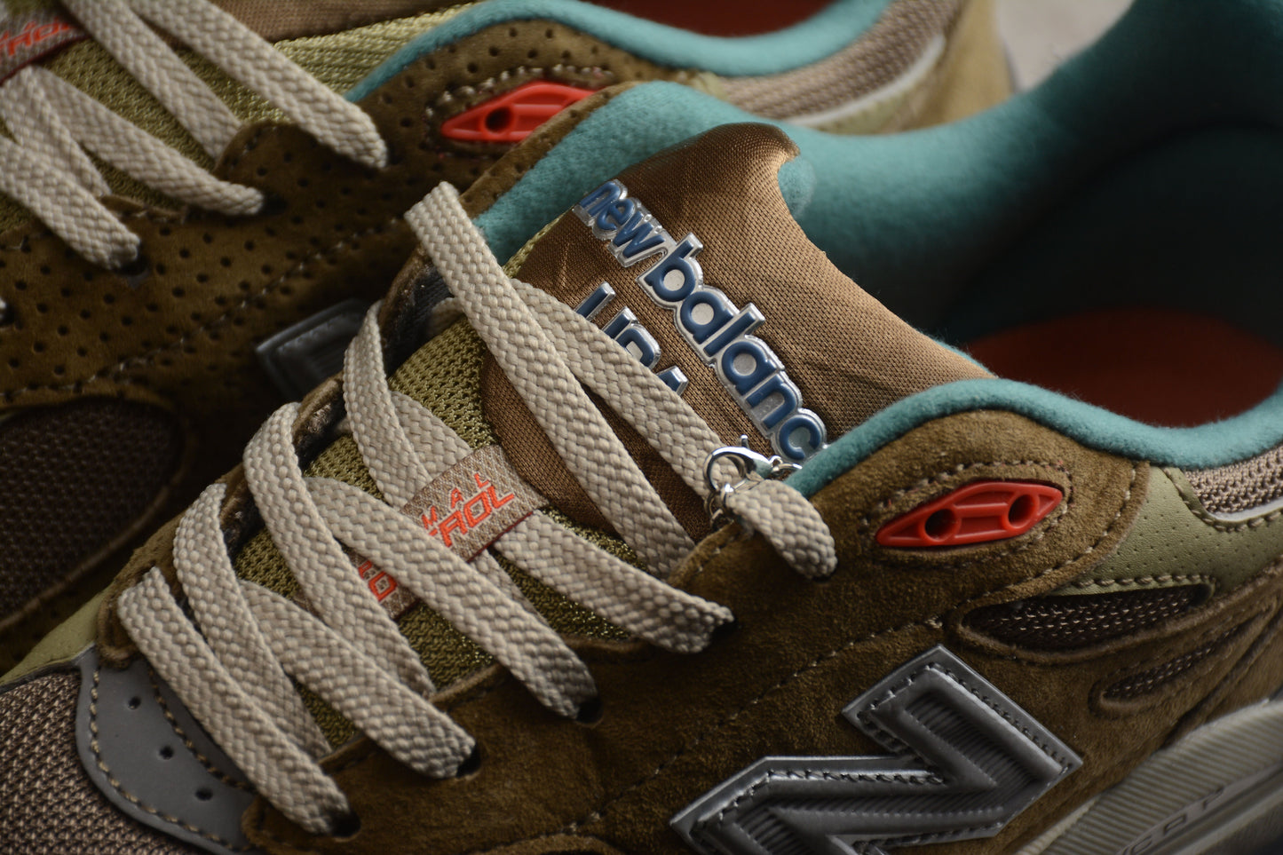 New Balance 990v3